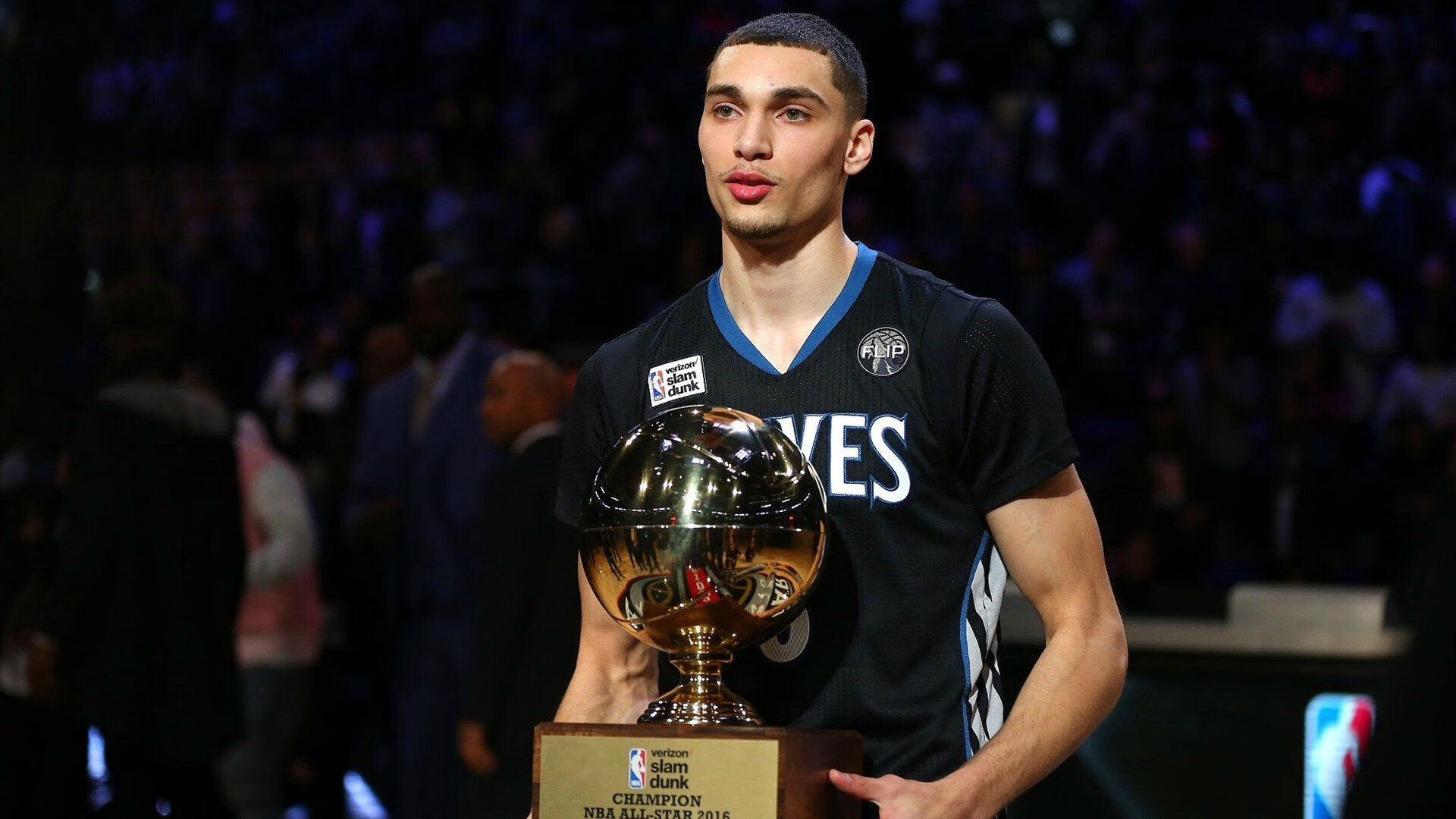 球迷动态:最炙手可热的球迷互动与应援,球迷聚集